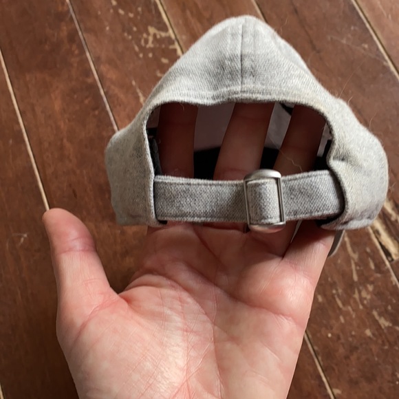 Grey soft cap - Picture 2 of 3